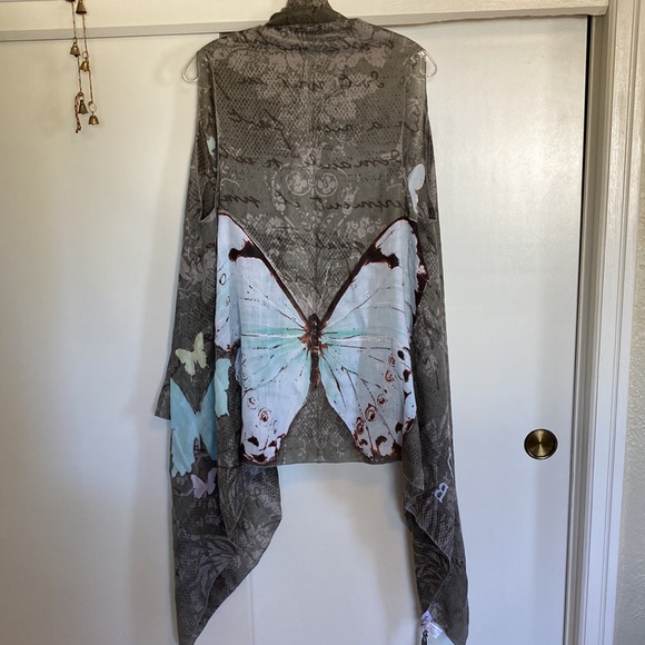 byDesign ‘Artists Series’ Shawl Butterfly Drape One Size Measures 41”x 54” flat. - Picture 2 of 16
